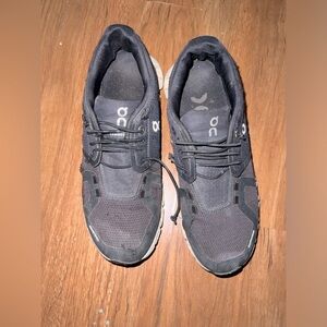 On Running Cloud 5 Black White Womens Size 7